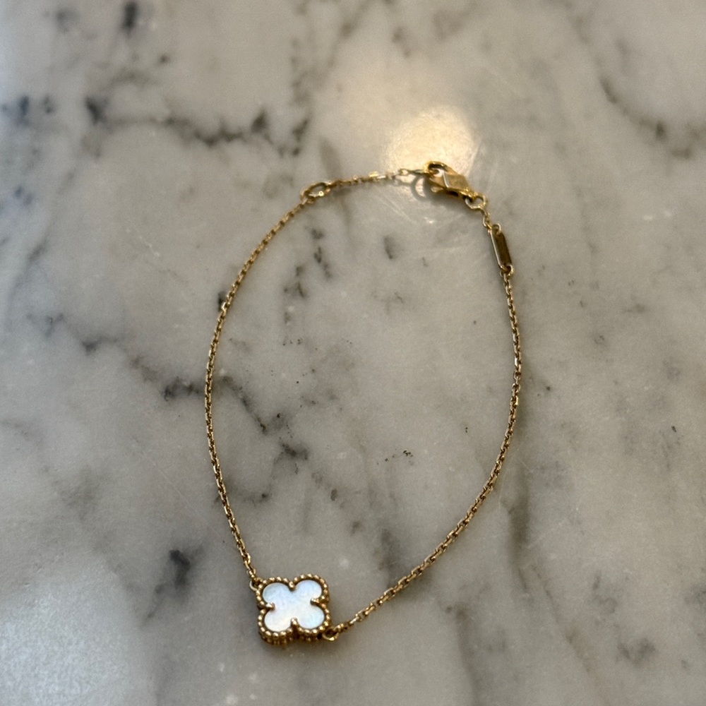 VAN CLEEF & ARPELS 18K Yellow Gold, Mother-of-pearl Sweet Alhambra Bracelet - Picture 3 of 7